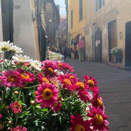 La Casa Sulla Piazzetta Lägenhet Albenga Exteriör bild