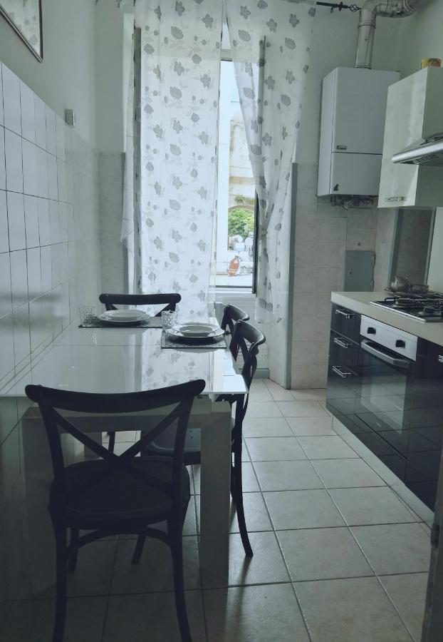 La Casa Sulla Piazzetta Lägenhet Albenga Exteriör bild