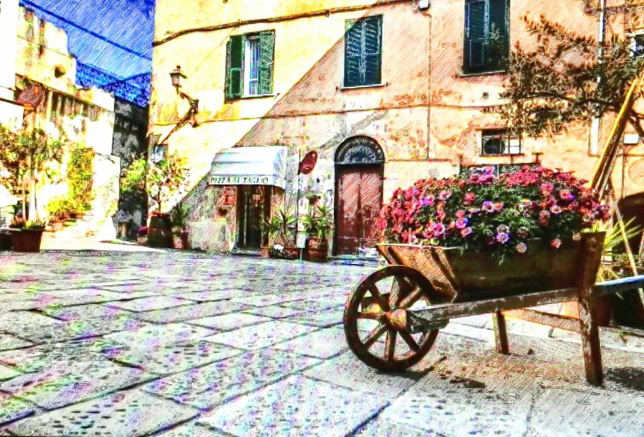 La Casa Sulla Piazzetta Lägenhet Albenga Exteriör bild